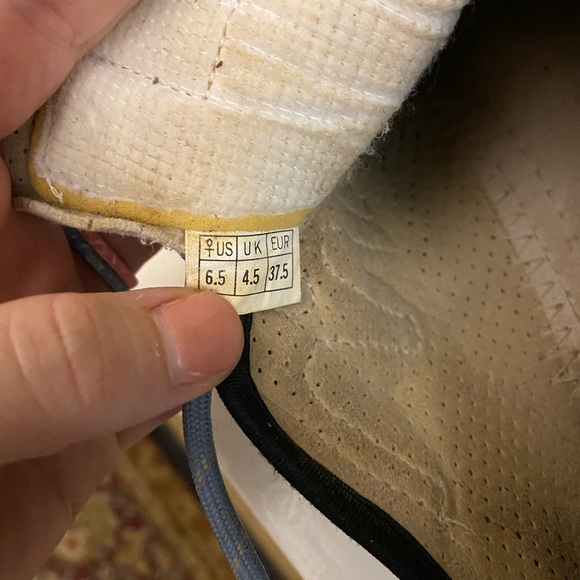 Climbing shoes - Picture 4 of 4